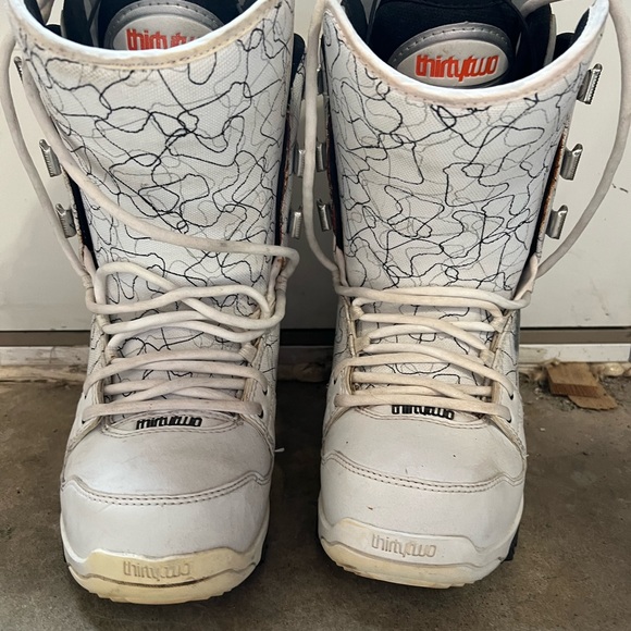 Women’s 7.0 thirtytwo Snowboard boots - Picture 3 of 3
